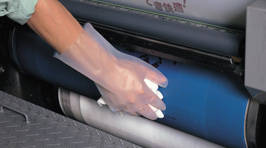 Gloves for organic solvents / oil