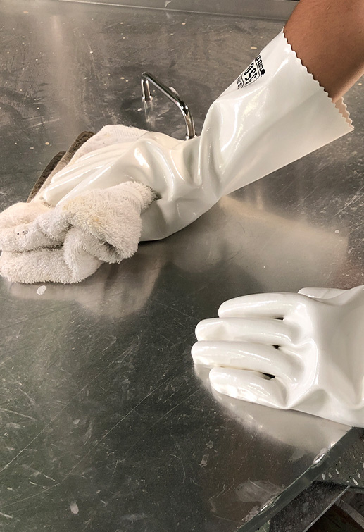 有機溶剤用手袋 ダイローブ550 | ダイヤゴム株式会社|工業用手袋の