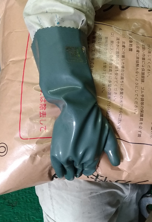 耐酸・耐アルカリ手袋 ダイローブA95 | ダイヤゴム株式会社|工業用手袋のダイローブ